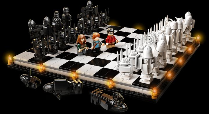 Actual product image LEGO Hogwarts Wizard Chess (76392, LEGO Harry Potter, LEGO Rare Sets)