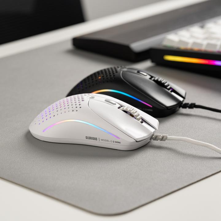 Produktbild Glorious Model O 2 Mini Gaming Maus, RGB - schwarz (Kabelgebunden)