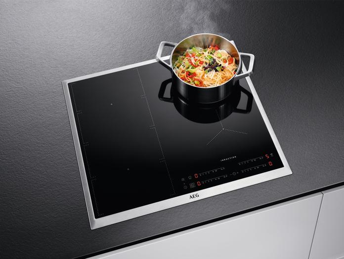 Produktbild AEG IKS6447BXB Autarkes Kochfeld / Induktion / Serie 6000 mit FlexiBridge / Hob²Hood / Slider-Bedie