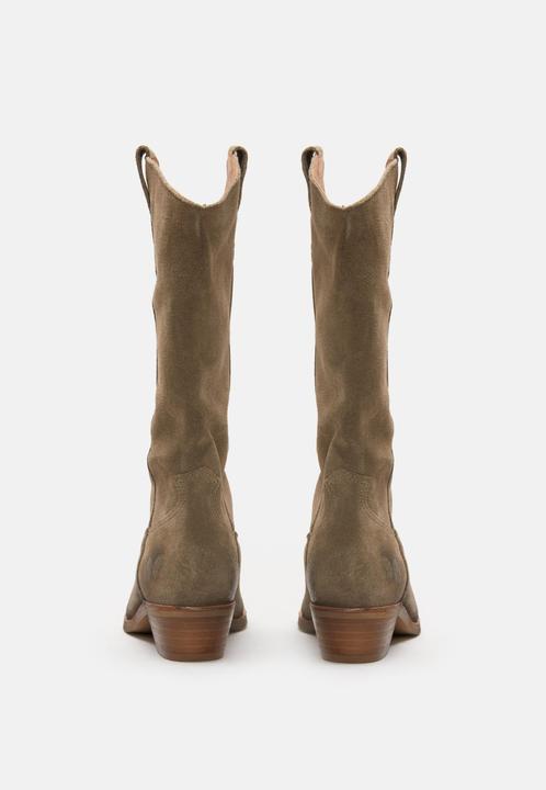 Actual product image Felmini GERBERA 7962 is a remarkable mid-calf cowboy boot with rustic charm and rugged style. (39)