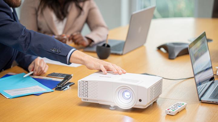 Immagine prodotto Philips ProPix 650 - Videoprojektor Eco-Modus 29dB, Lautsprecher, Fernbedienung (WXGA, 4000 lm)