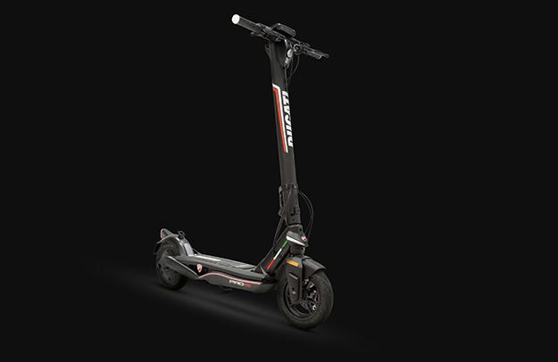 Actual product image Ducati E-Scooter Pro-III (25 km/h, 50 km, 350 W)