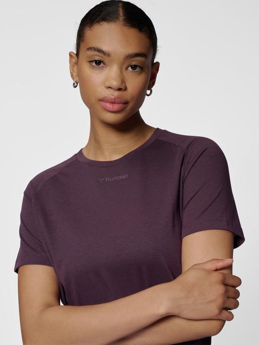 Actual product image hummel hmlMT VANJA T-SHIRT (XS)