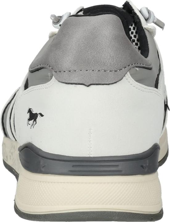 Actual product image Mustang Get out of your tight business trainers and into your favourite casual shoes. This comfortable and (41)