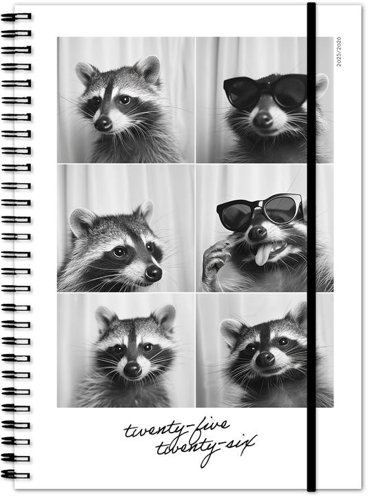 Simplex Schüleragenda Emotions 25/26 500216.26 1W/2S 17M Racoon ML 14.8x21cm (14.8 x 21 cm, Rätoromanisch, Deutsch, Französisch, Italienisch)