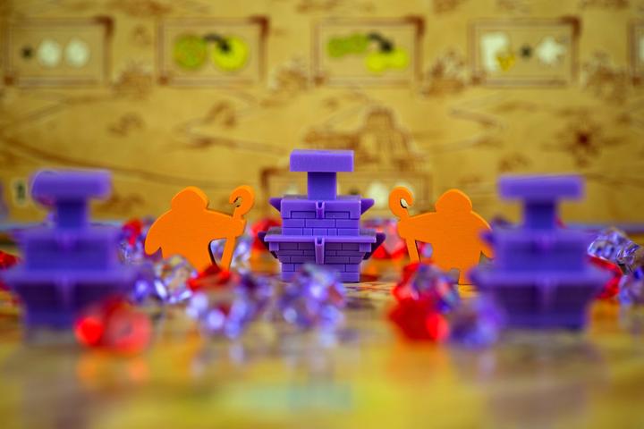 Actual product image Iello Connoisseur game Ishtar (German)