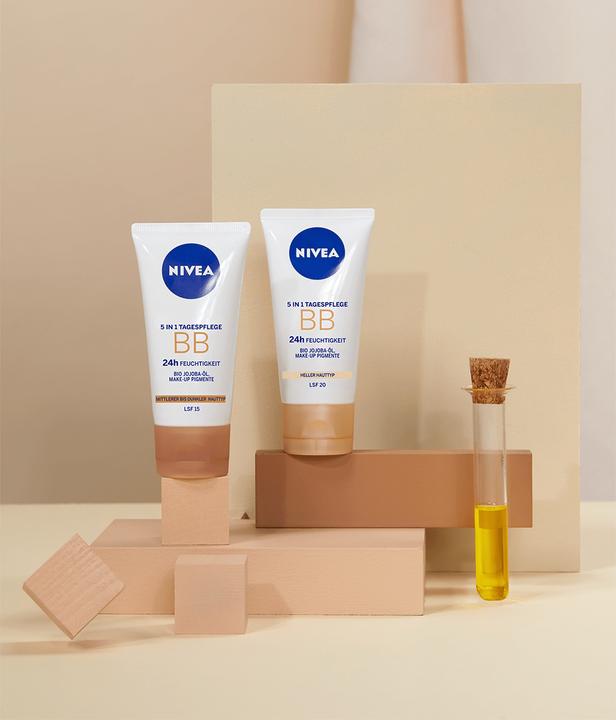 Productafbeelding NIVEA 24h 5 In 1 Dagcrème BB (Licht huidtype)