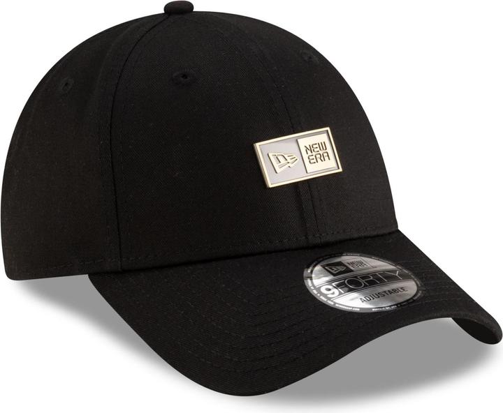 Actual product image New Era 9Forty Strapback Cap - METAL BADGE schwarz