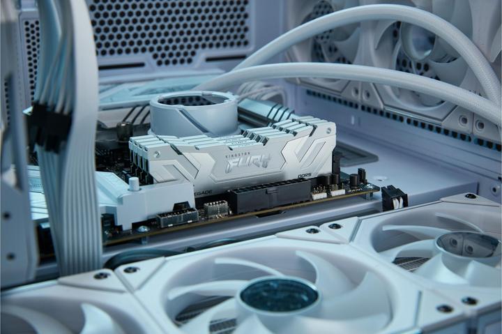 Produktbild Kingston 48GB 8800MT/s DDR5 CL42 CUDIMM Kit of 2 FURY Renegade White (2 x 24GB, 8800 MHz, DDR5-RAM, DIMM)