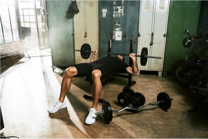 Actual product image Gorilla Sports Weight bench with shelf