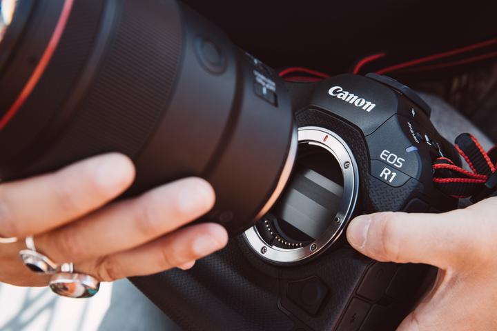 Actual product image Canon EOS R1 (24.20 Mpx, Full frame)