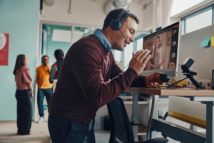 Actual product image HP POLY Voyager Focus 2 USB-C-C Headset +USB-C/A Adapter (Wireless, USB-C)