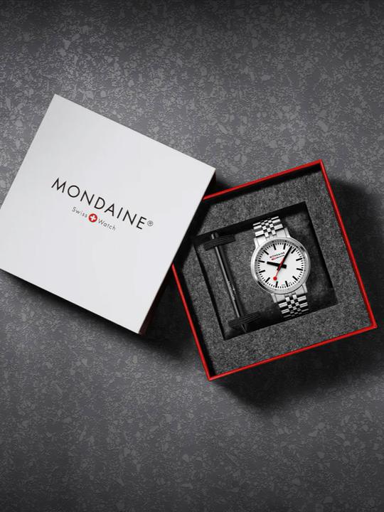 Actual product image Mondaine MST.4101B.SJ Stop2go Horloge - Station clock - Saffier glass - Staal - Zilver - 41 mm breed - (Swiss made, 41 mm)