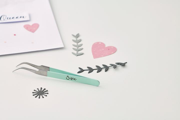 Immagine prodotto Sizzix Strumento per la realizzazione di pinzette curve con punta sottile