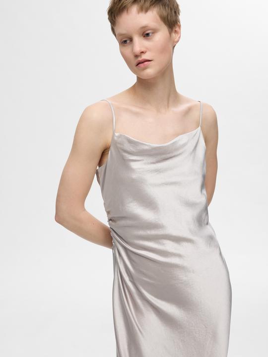 Image du produit Selected Femme Robe midi en satin sans manches (34)