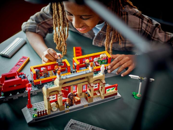 Produktbild LEGO Hogwarts Express & der Bahnhof von Hogsmeade (76423, LEGO Harry Potter)