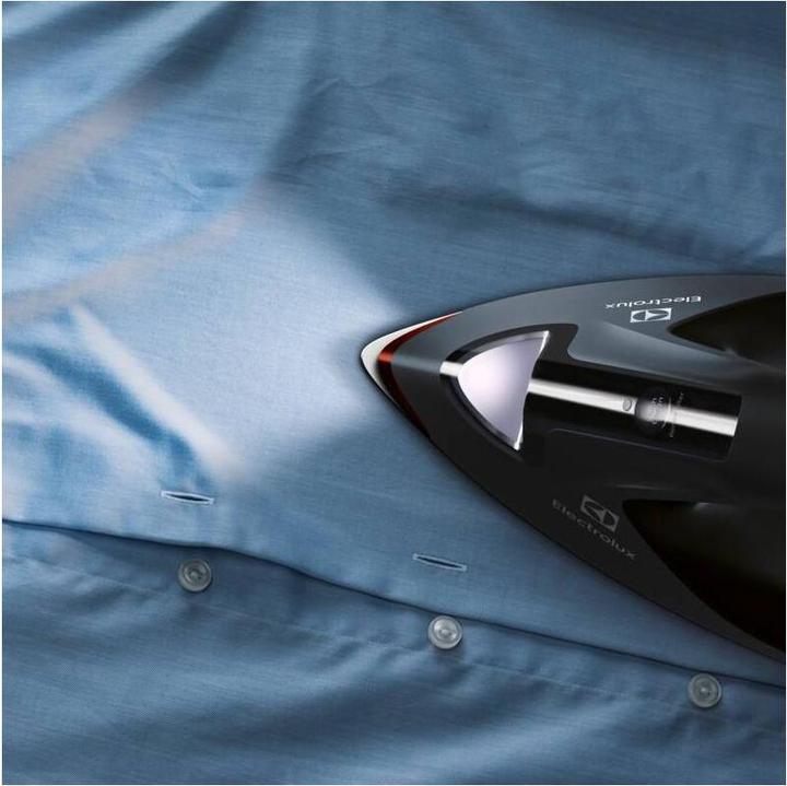Actual product image Electrolux Refine 600 Ironing system E6ST1-8EG 2000 W, 1.2 L, Auto power off, Vertical steam function, Calc-cle (2000 W)