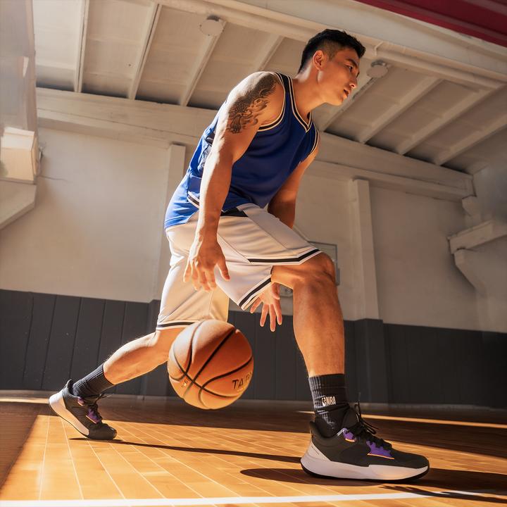 Produktbild Tarmak Damen/Herren Basketball Schuhe niedrig - Fast 500 Low schwarz (43)