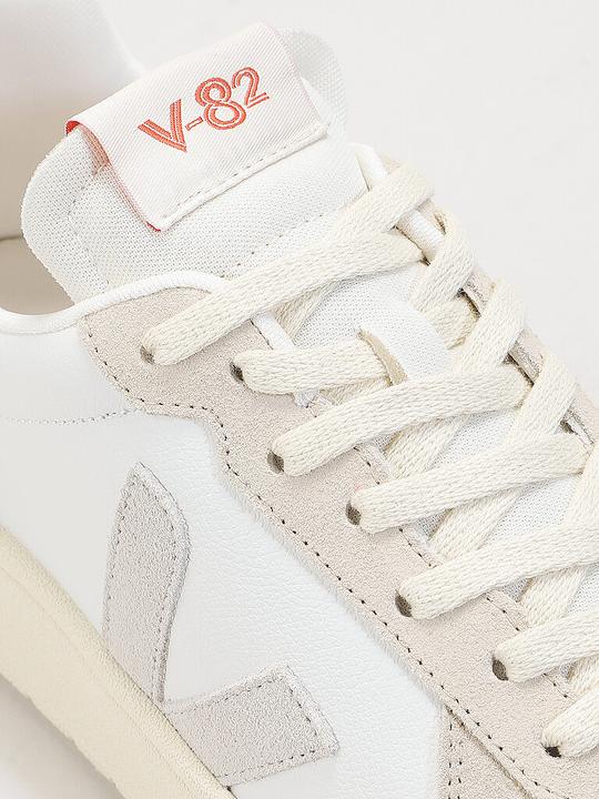 Actual product image Veja V-82 (43)