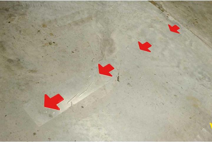 Immagine prodotto Brady B-514, ToughStripe, nastro segnaletico per pavimenti, frecce (a intervalli di 457 mm), poliestere