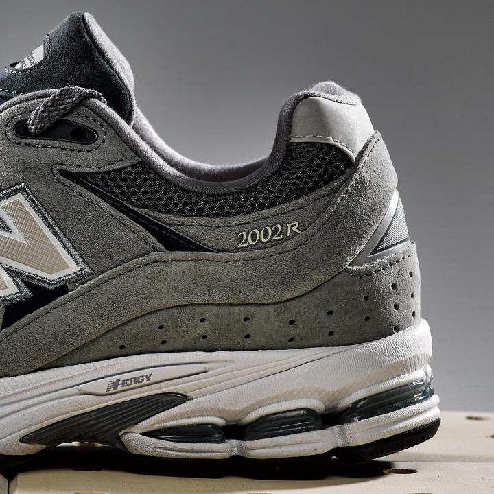 Actual product image New Balance 2002 RST (40)
