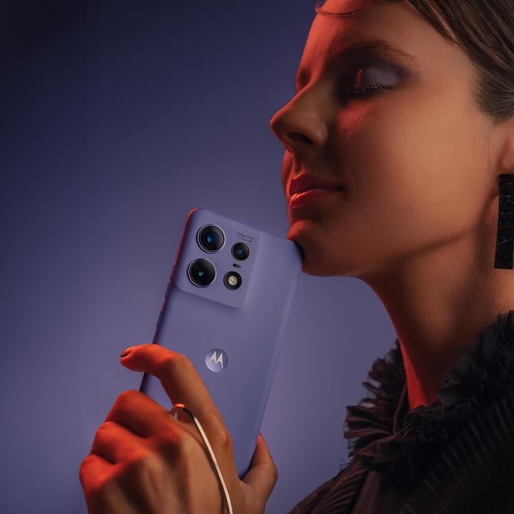 Actual product image Motorola Edge 50 Pro (512 GB, Luxe Lavender, 6.65", SIM + eSIM, 50 Mpx, 5G)