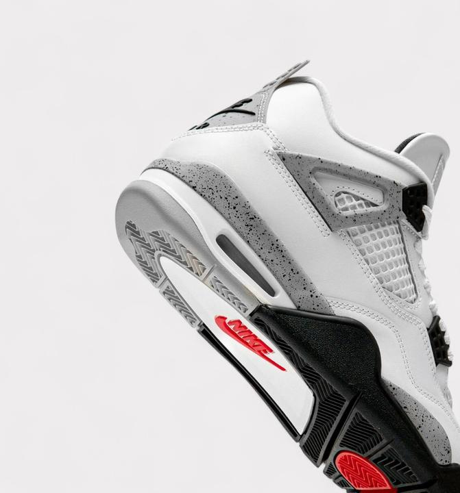 Produktbild Nike Air Jordan 4 (42)