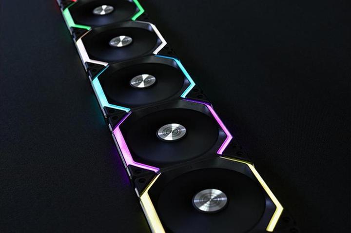 Immagine prodotto Lian-Li UNI FAN SL120 RGB PWM (120 mm, 1 x)