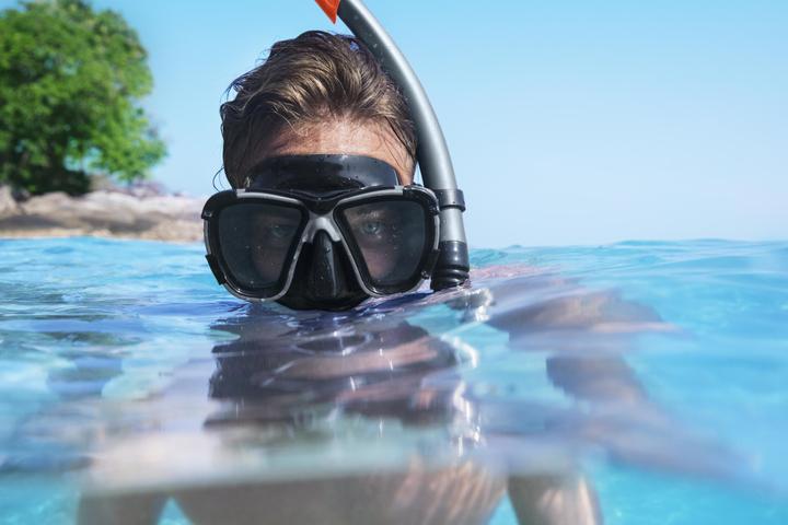 Actual product image Bestway Hydro-Pro BlackSea Snorkel & Fin Set, Adult, Half face mask, Tempered glass, Assorted colour