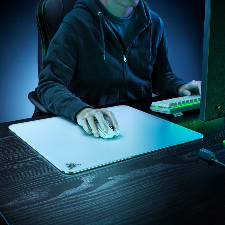 Actual product image Razer Atlas (L)