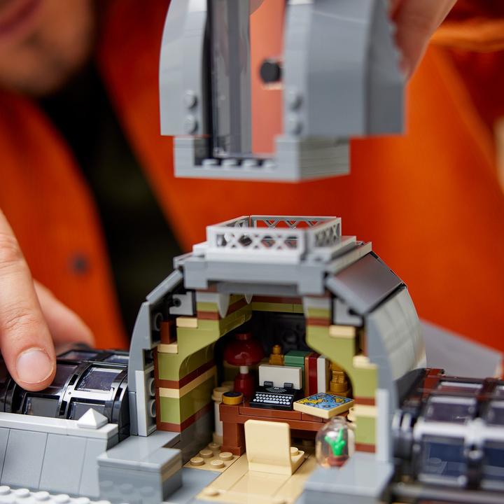 Actual product image LEGO Natural History Museum (10326, LEGO Icons)