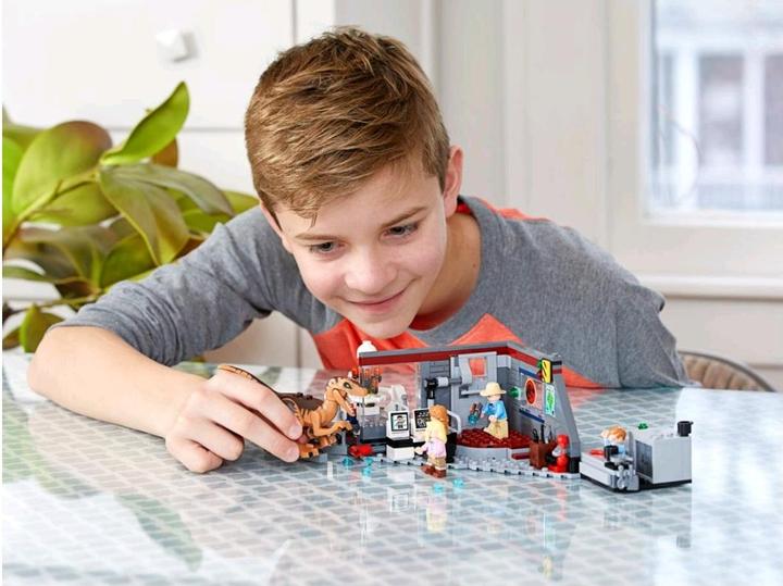 Image du produit LEGO Jurassic World Chasse au vélociraptor (75932, LEGO Jurassic World)