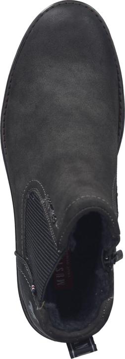 Actual product image Mustang Masculine yet timeless, the manufacturer presents this ankle boot for colder days i (42)