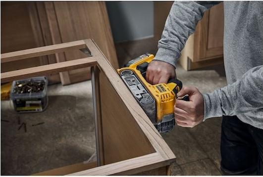 Produktbild DeWalt DCW220NT-XJ (Bandschleifer)