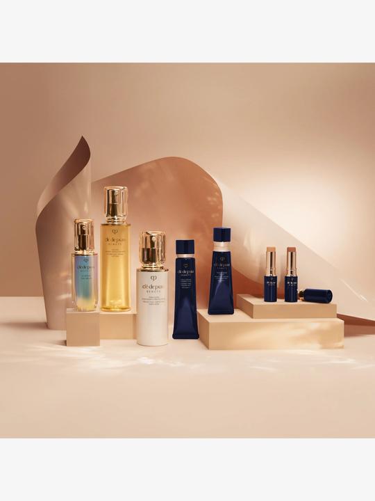 Actual product image Clé De Peau Radiant Cream Foundation O20 (O20 - Light Medium Ocher)