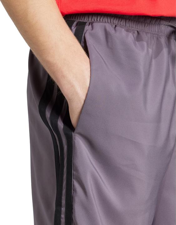 Actual product image adidas Essentials 3-Streifen Chelsea Shorts (M)