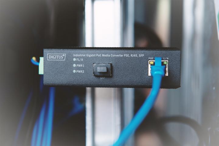 Image du produit Digitus 10/100/1000Base-TX (PoE) to 1000Base-FX Industrial Media Converter (2 Ports)