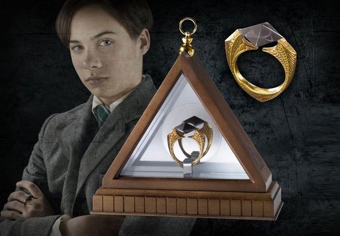 Produktbild Noble Collection Harry Potter Replik 1/1 Lord Voldemorts Horkrux Ring (vergol