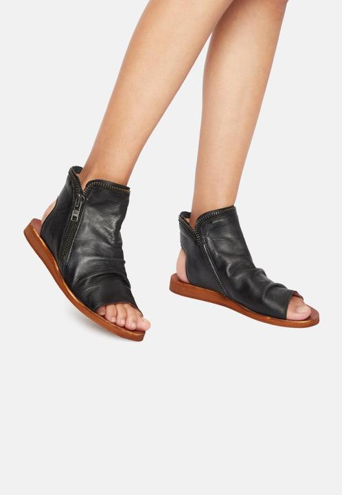 Actual product image Felmini CAROLINA D054 - Flat sandals made from genuine leather with a washed effect and leather lining. (37)