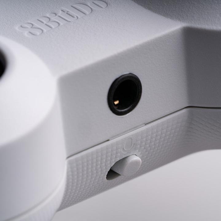 Actual product image 8bitdo Pro 2 Wired Xbox Gamepad White