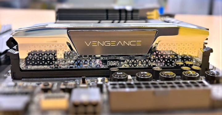 Actual product image Corsair DDR5, 8400MT/s 48GB 2x24GB DIMM, Unbuffered, CLK Driver, 40-52-52-135, OC PMIC, XMP 3.0, VENGEANCE D (2 x 24GB, 8400 MHz, DDR5 RAM, DIMM)