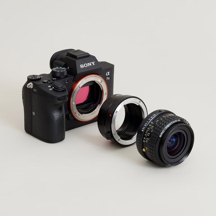 Produktbild Urth Lens Mount Adapter: Compatible with Pentax K Lens to Sony E Camera Body