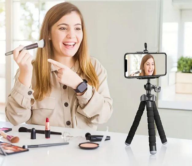 Actual product image Kikkerland Smartphone Tripod (Plastic, Foam material, Fabric)