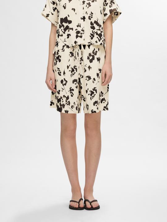 Actual product image Selected Femme Loose fit print shorts (34)