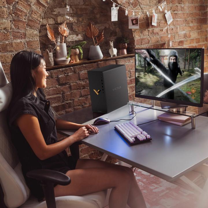 Immagine prodotto HP Victus by TG02-0170ng Intel® Core™ i7 i7-12700F 32 GB DDR4-SDRAM 1 TB SSD FreeDOS Tower PC Silber (Intel Core i7-12700F, 32 GB, 1000 GB, GeForce RTX 4060)
