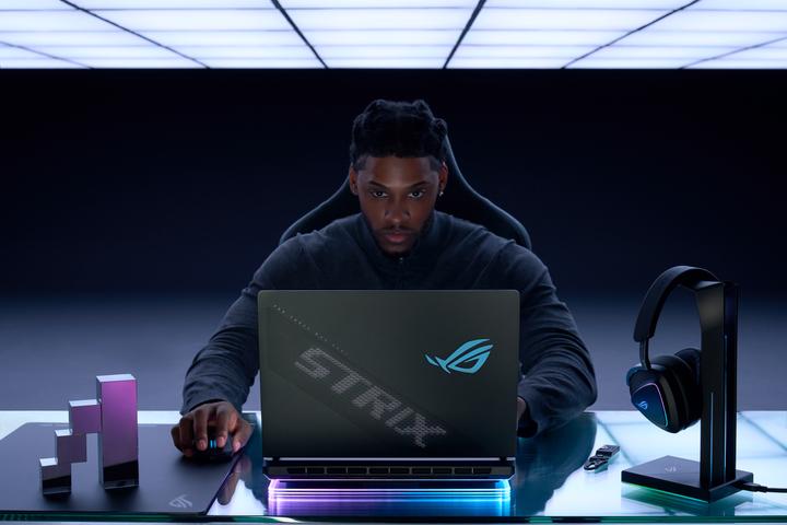 Actual product image ASUS ROG Strix SCAR 16 G635LX-RW042W 16 Copilot+ gaming laptop (G635LX-RW042W) (16", Intel Core Ultra 9 275HX, 64 GB, 2000 GB, Eng. Int.)