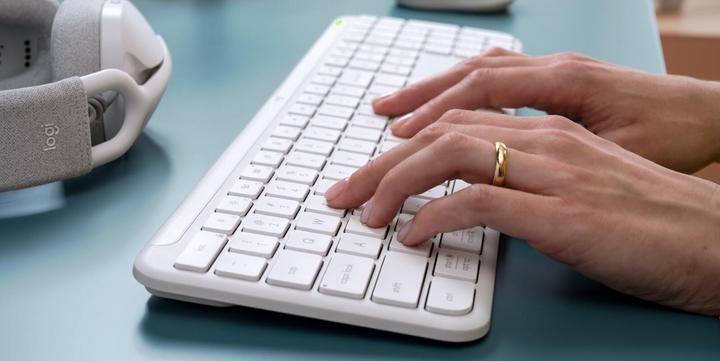 Actual product image Logitech K950 Signature Slim (DE, Wireless)