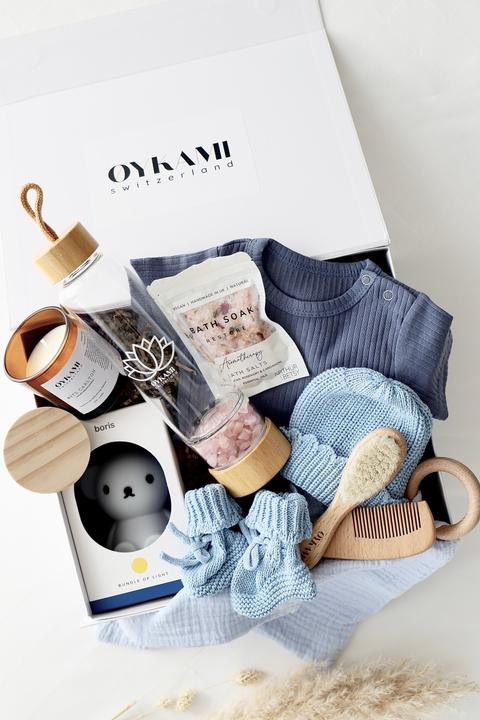 Image du produit Oykami Mama & Baby Geschenkbox Blau "Lugano" Boris - rosa Steine