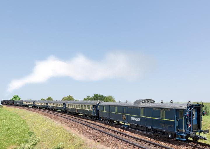 Actual product image Märklin 42470 H0 Pullman Car Set "Edelweiss" of the CIWL (Track IIG)