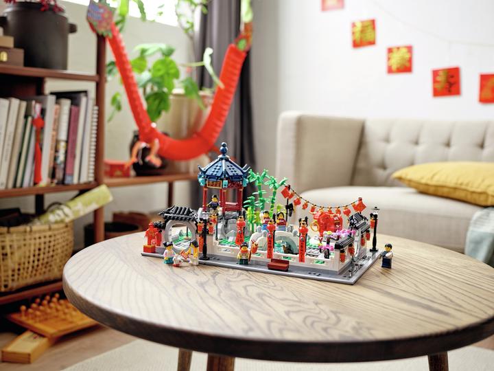Actual product image LEGO Spring Lantern Festival (80107, LEGO Rare Sets)